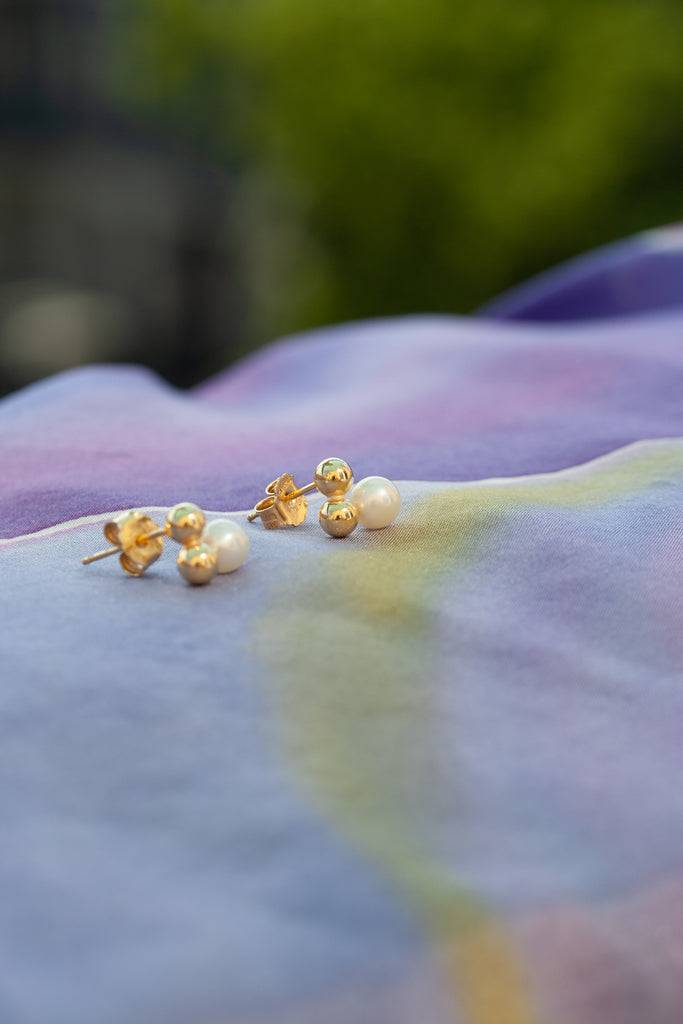 JUKSEREI ELLEN EAR STUDS Valentinstagsangebot