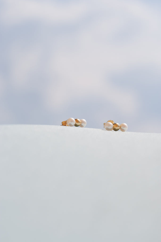 JUKSEREI POETRY EAR STUDS Neuheiten