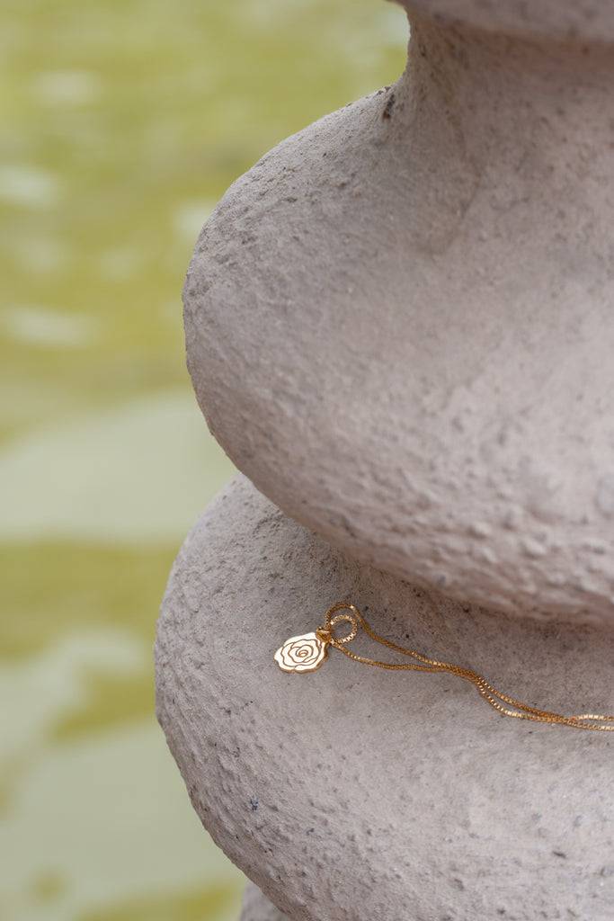 JUKSEREI ROSE NECKLACE Wochenangebot
