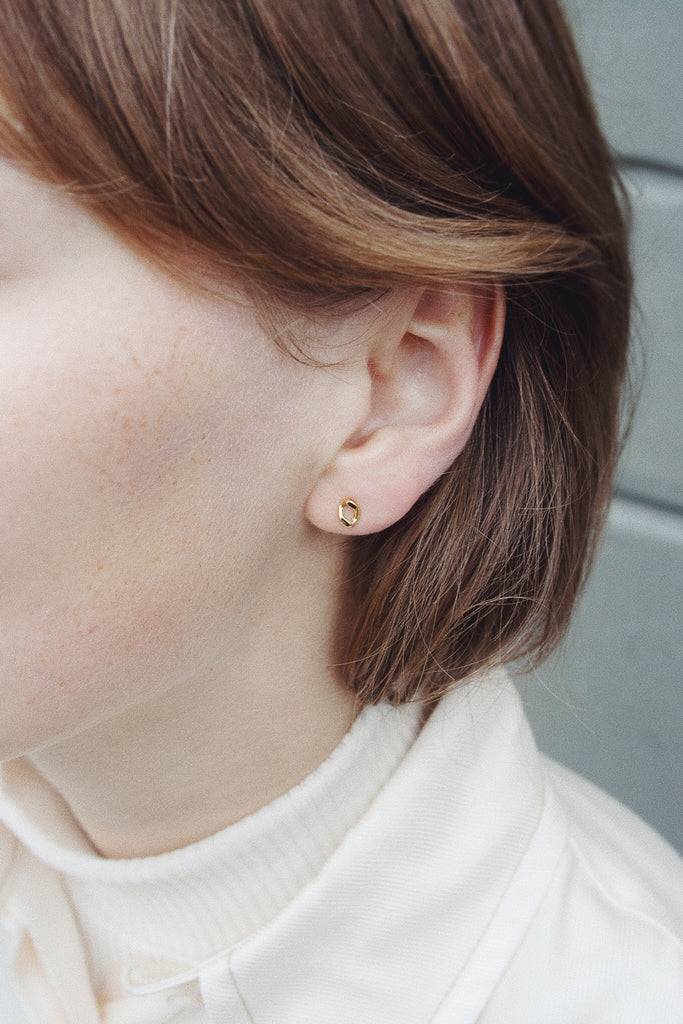 JUKSEREI CLEO EAR STUD · GOLD · B-STOCK Bis zu 60% Rabatt