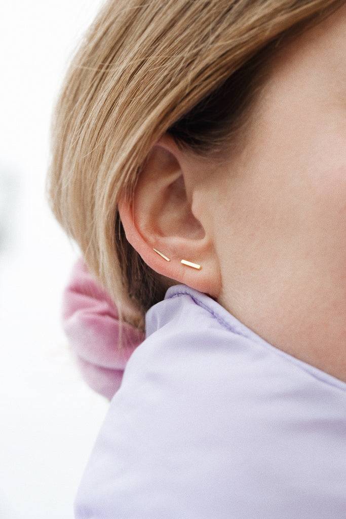 JUKSEREI LINIE EAR STUDS Begrenzt auf 3 Tage