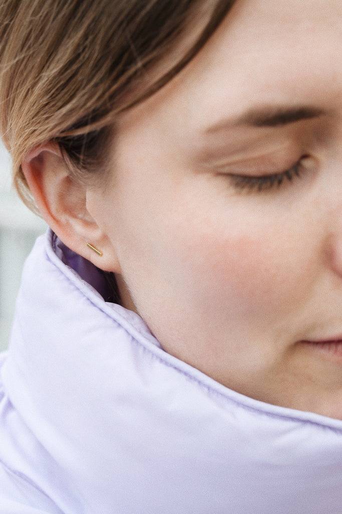JUKSEREI LINIE EAR STUDS Begrenzt auf 3 Tage