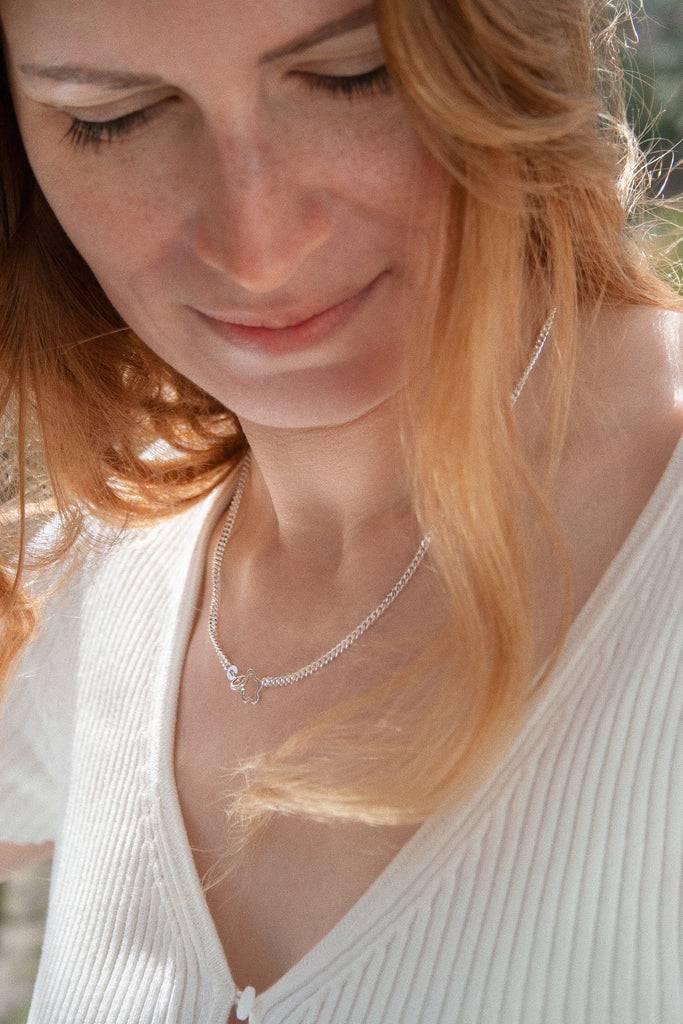 JUKSEREI FLOW NECKLACE Valentinstagsangebot