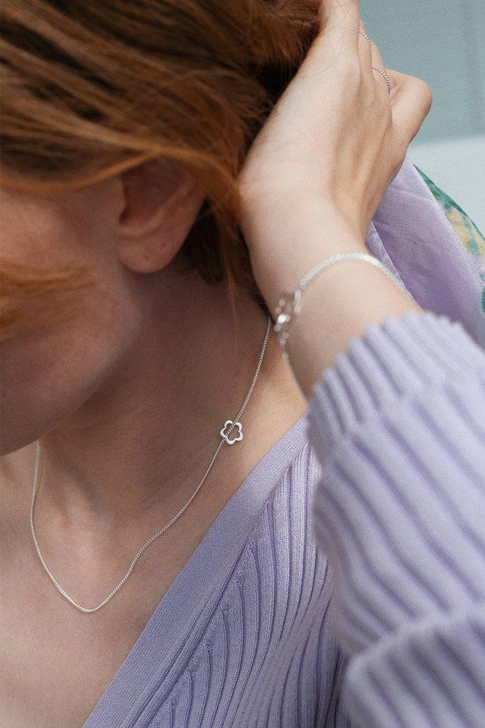 JUKSEREI FLYING FLOW NECKLACE Exklusive Angebote