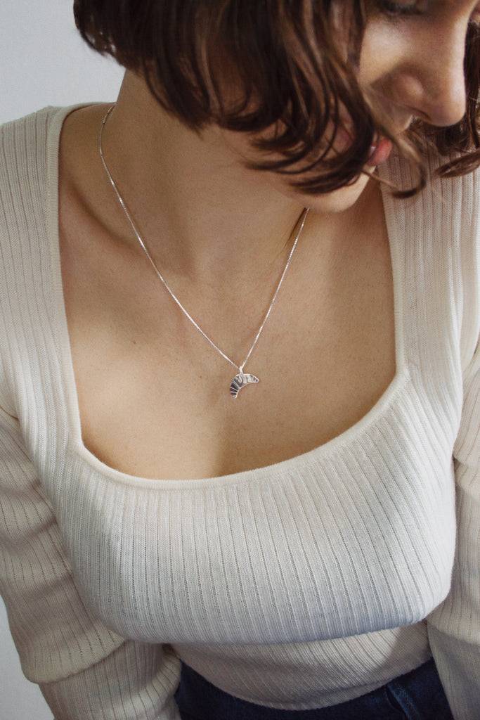 JUKSEREI CROISSANT NECKLACE Blitzangebot
