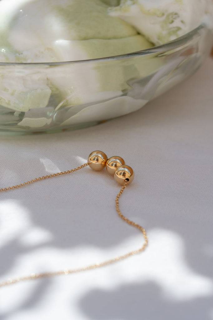 JUKSEREI BOULES NECKLACE Saisonale Angebote