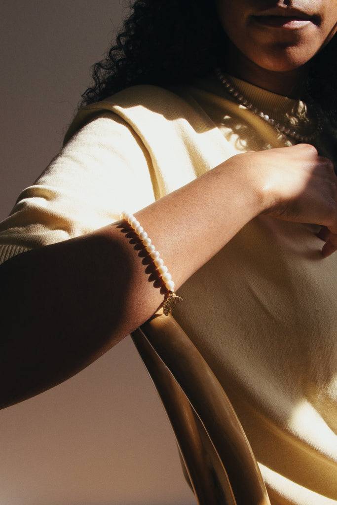 JUKSEREI CROISSANT PEARL BRACELET Letzter Tag