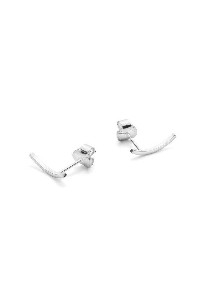 JUKSEREI CURVED EAR STUDS Begrenzt auf 3 Tage
