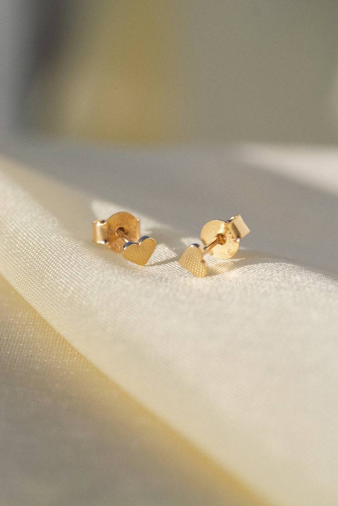 JUKSEREI AMORE EAR STUDS Osterangebot