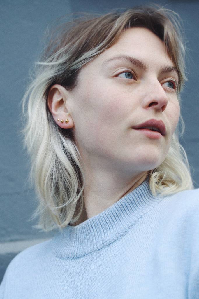 JUKSEREI SIGRID XS EAR STUDS Valentinstagsangebot
