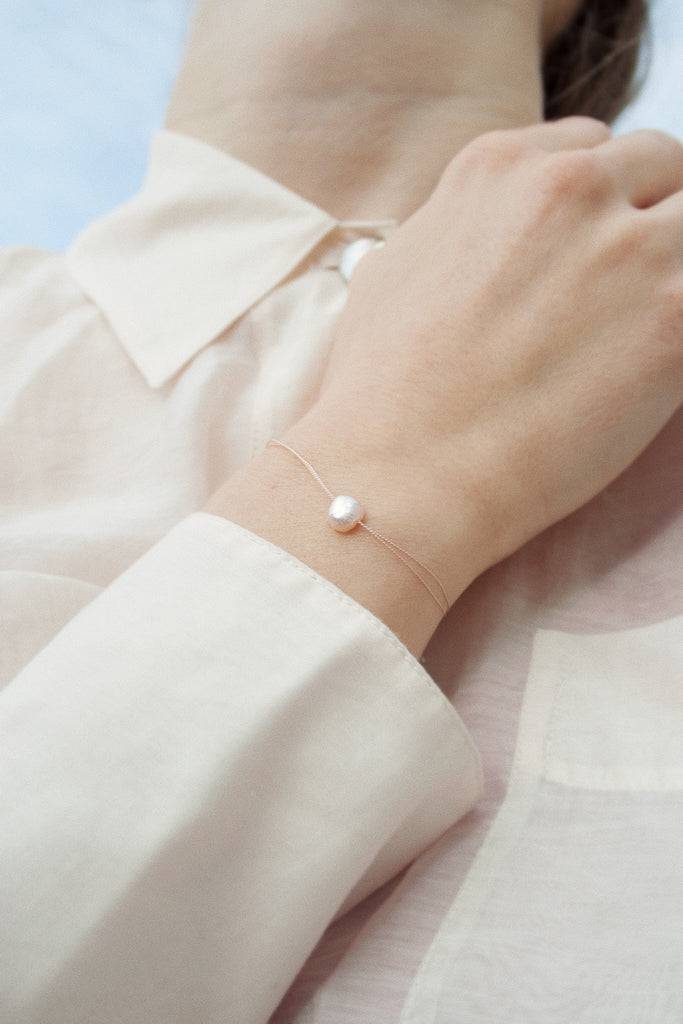 JUKSEREI GOOD LUCK BRACELET PEARL 50% Rabatt mit kostenlosem Versand