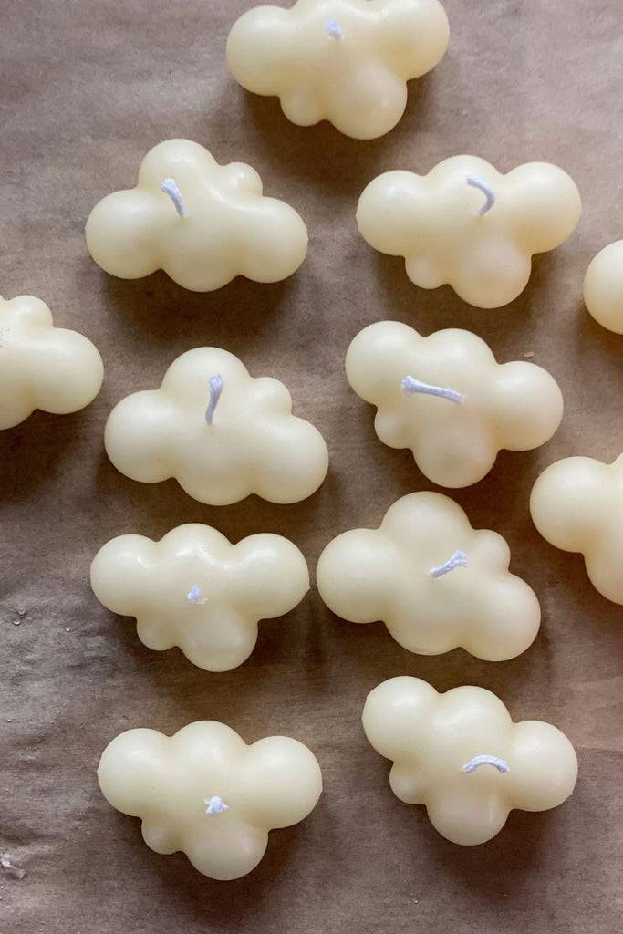 JUKSEREI SOLLYS · CLOUD BEESWAX CANDLE Lagerräumung