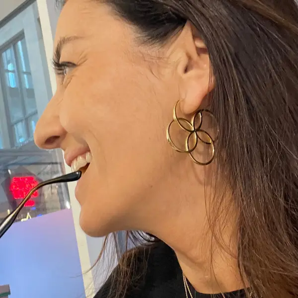 Leaf Jewelry Creolen Clover Charm, groß, 18 K Gelbgold vergoldet Nur noch ein Tag übrig