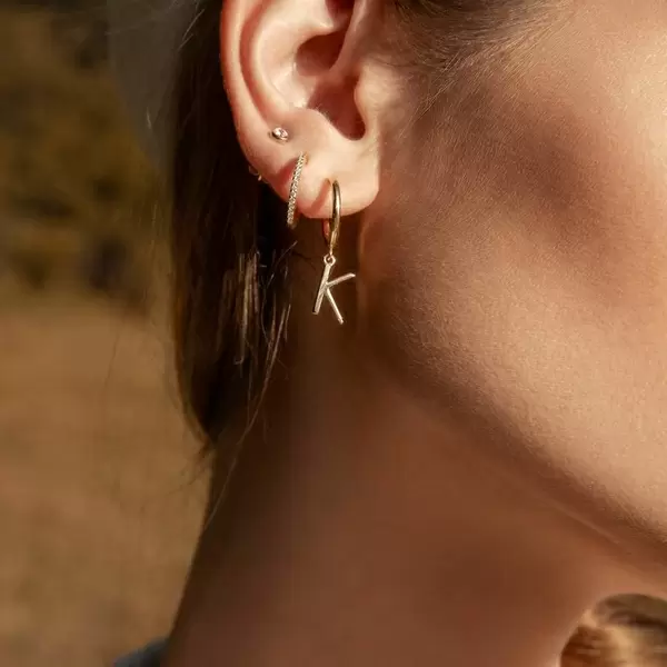 Leaf Jewelry Buchstaben Creole, 18 K Rosegold vergoldet, B Begrenzt auf 3 Tage