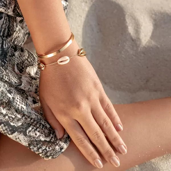 Leaf Jewelry Armkette 5 Cowrie Shells, 18 K Rosegold vergoldet Kostenlose Rückgabe