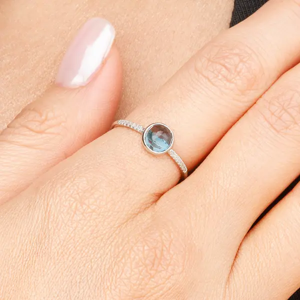 Leaf Jewelry Ring Blue Topas mit Diamanten, 14K Weißgold im Angebot