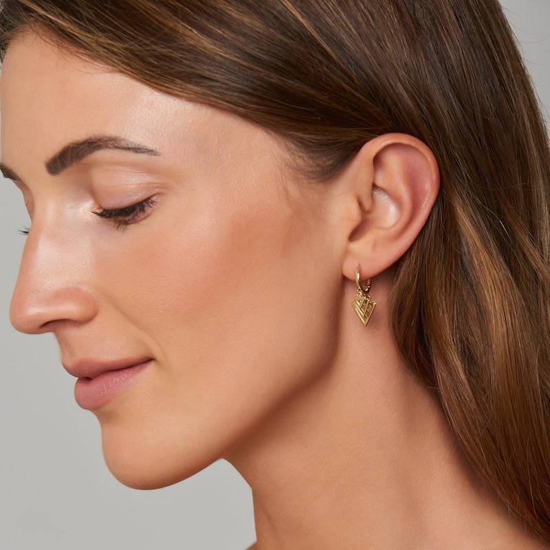 Mosuo Jewellery Dreieck Charm Creolen Heißer Verkauf
