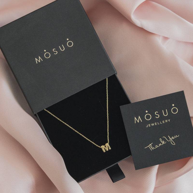 Mosuo Jewellery Diamant Buchstaben Halskette “M” - Vermeil Tiefpreis