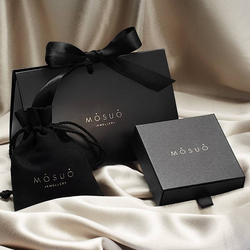 Mosuo Jewellery Diamant Buchstaben Halskette “M” - Vermeil Tiefpreis