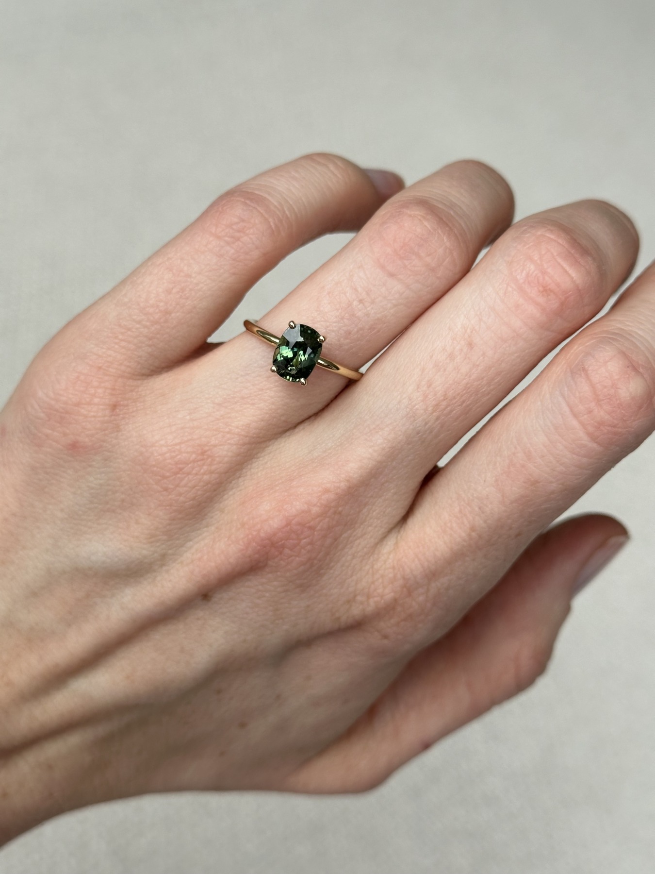 Nina Kastens Oval Green Sapphire Ring Exklusivangebot