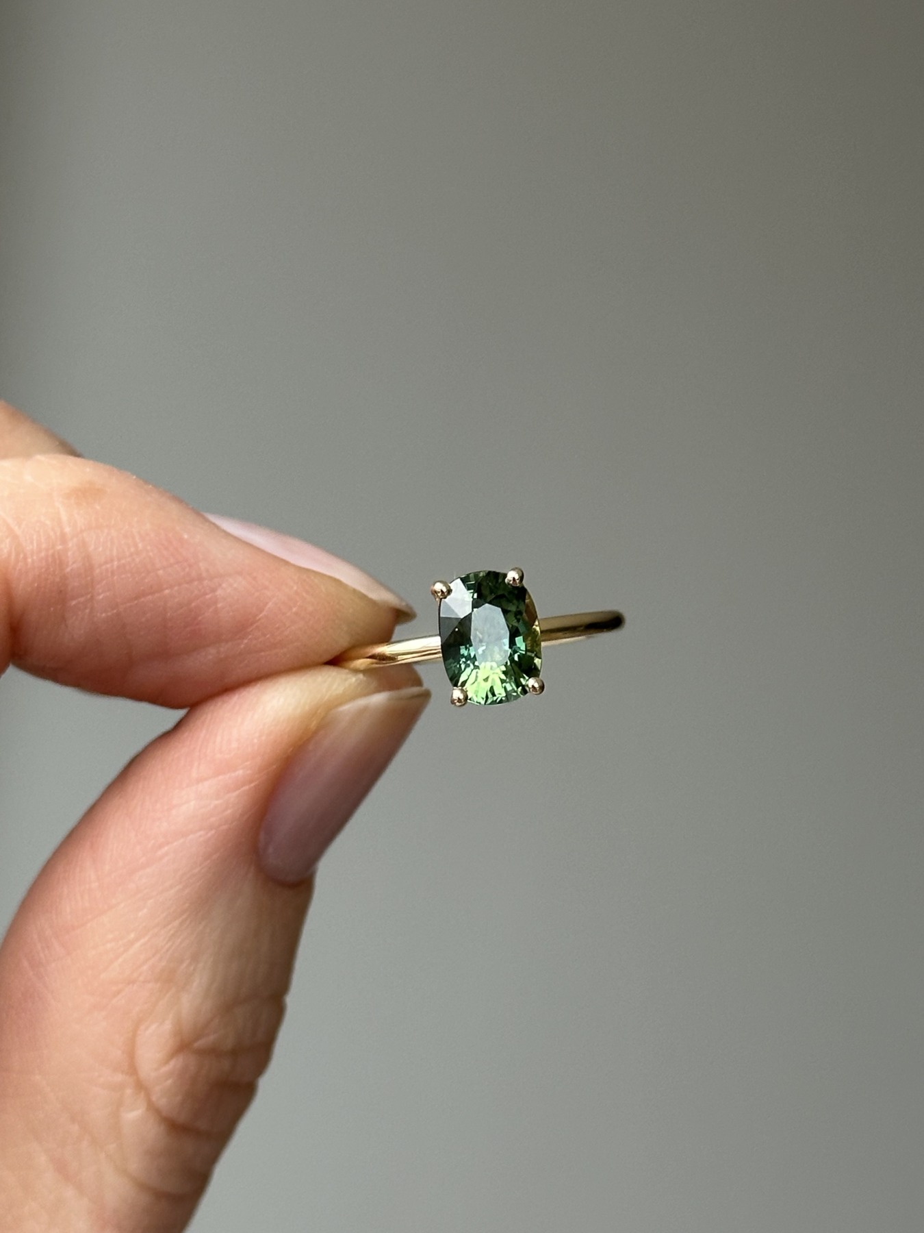 Nina Kastens Oval Green Sapphire Ring Exklusivangebot