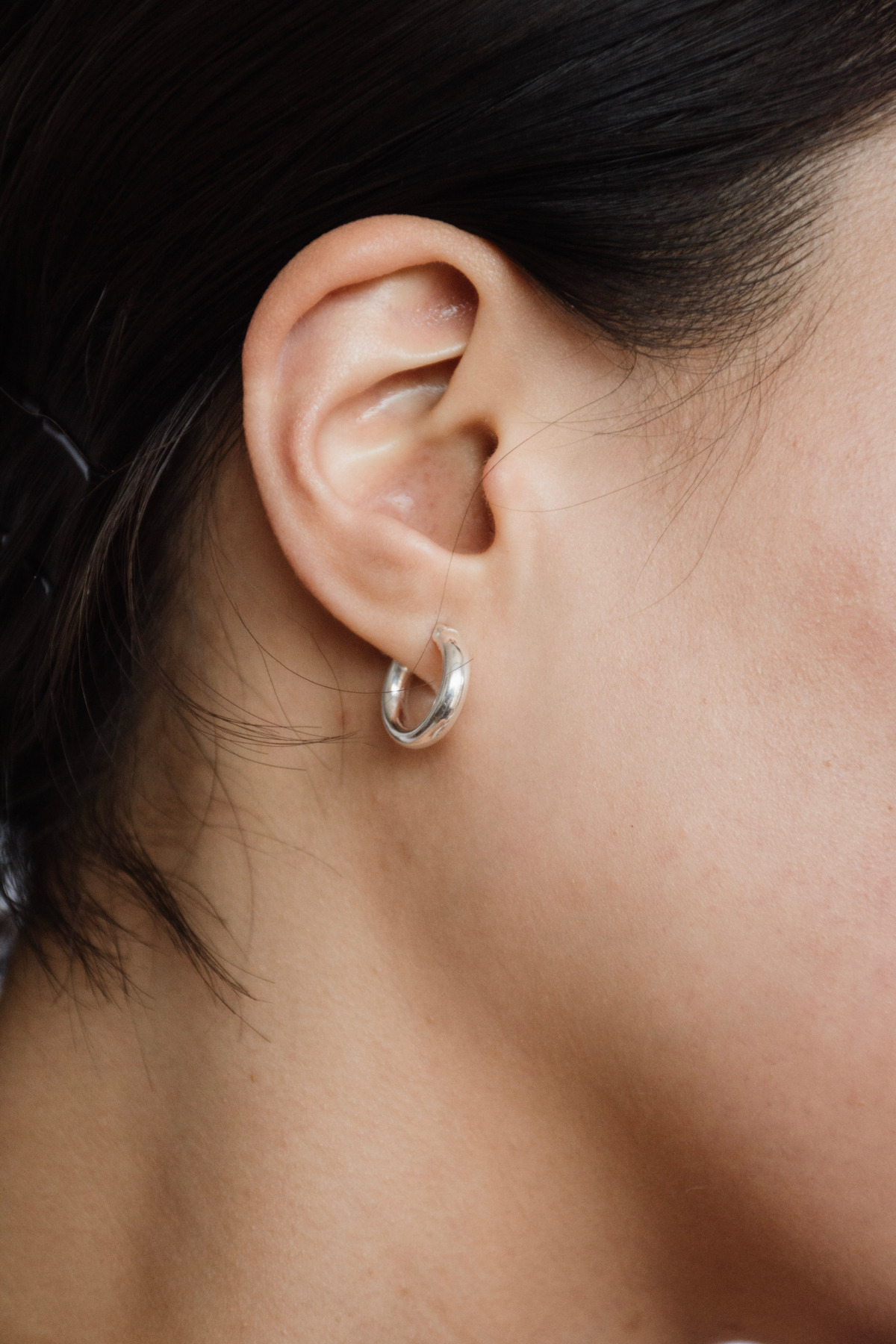Nina Kastens Essential White Gold Hoops Small Rabatte dieses Monats