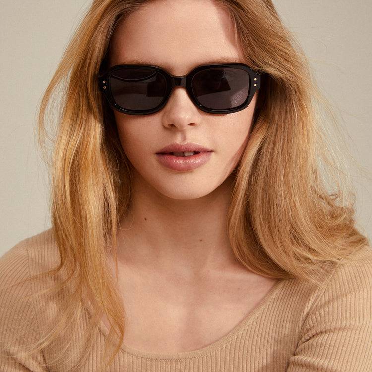 Pilgrim NELLA Recycelte Sonnenbrille Schwarz/Gold Günstig kaufen
