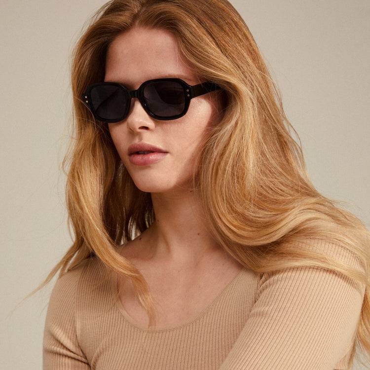 Pilgrim NELLA Recycelte Sonnenbrille Schwarz/Gold Günstig kaufen