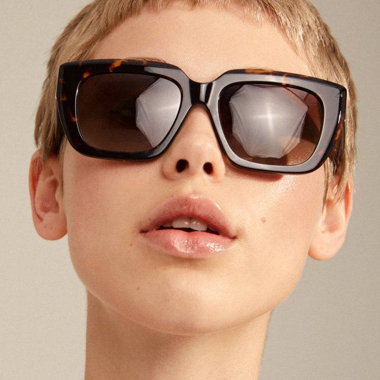 Pilgrim JOGLI Recycelte Sonnenbrille Schildpatt-Braun/Gold Flash Sale