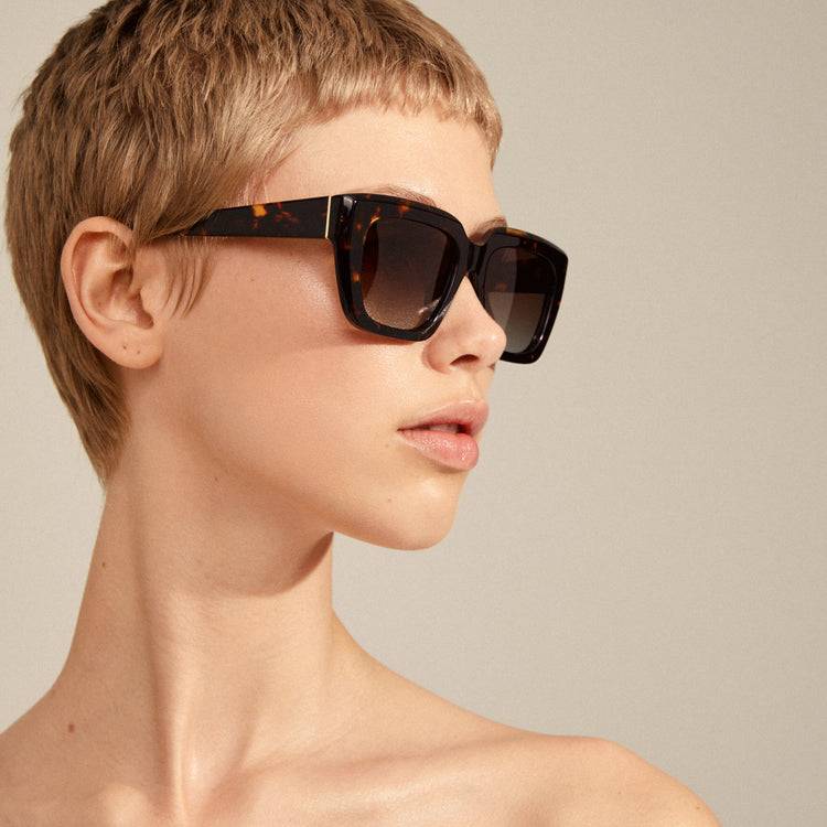 Pilgrim JOGLI Recycelte Sonnenbrille Schildpatt-Braun/Gold Flash Sale
