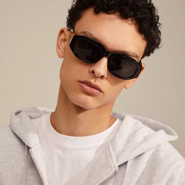 Pilgrim ZAYN Recycelte Sonnenbrille Schwarz/Gold Vierteljährliche Förderung