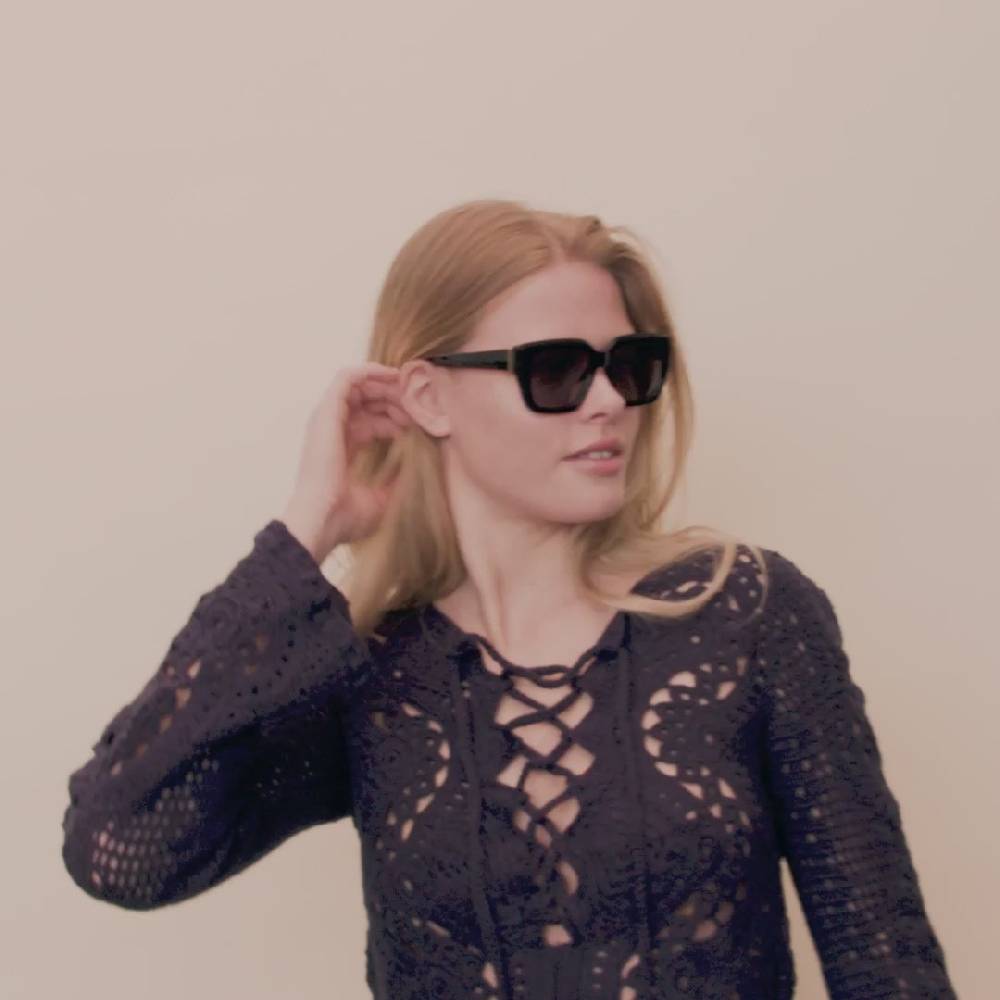 Pilgrim JOGLI Recycelte Sonnenbrille Schwarz/Gold Discount Store für neue Produkte