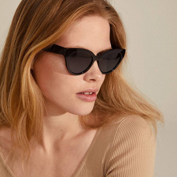 Pilgrim RAISA Recycelte Sonnenbrille Schwarz 50% Rabatt für begrenzte Zeit
