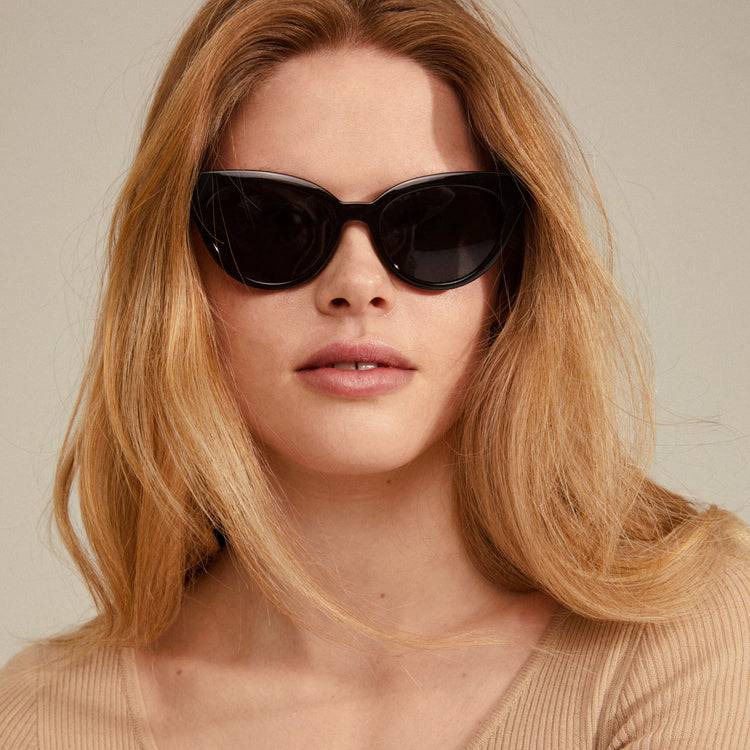 Pilgrim RAISA Recycelte Sonnenbrille Schwarz 50% Rabatt für begrenzte Zeit