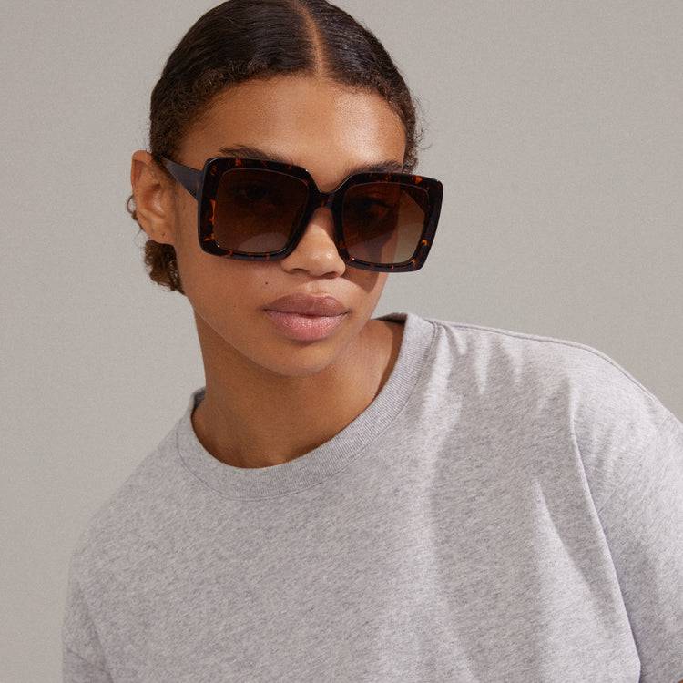 Pilgrim LUCIANA Oversized Vintage-Sonnenbrille in braunem Schildpatt Kostenlose Rückgabe