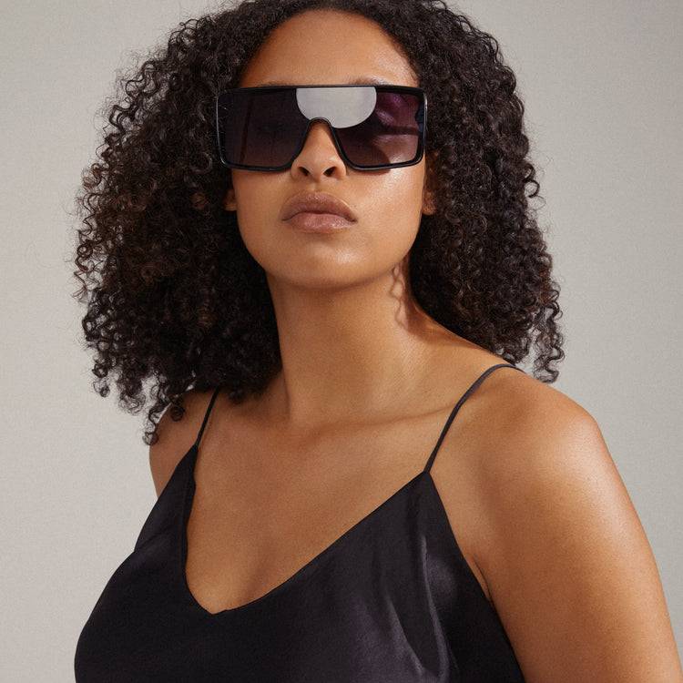 Pilgrim OCEANE eckig geformte Shield-Sonnenbrille schwarz Letzte 2 Tage