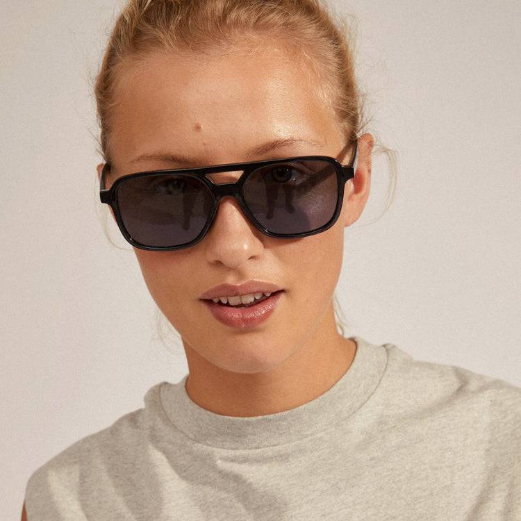 Pilgrim ELODIE recycelte Piloten-Sonnenbrille schwarz Zeitbegrenzte Promotion