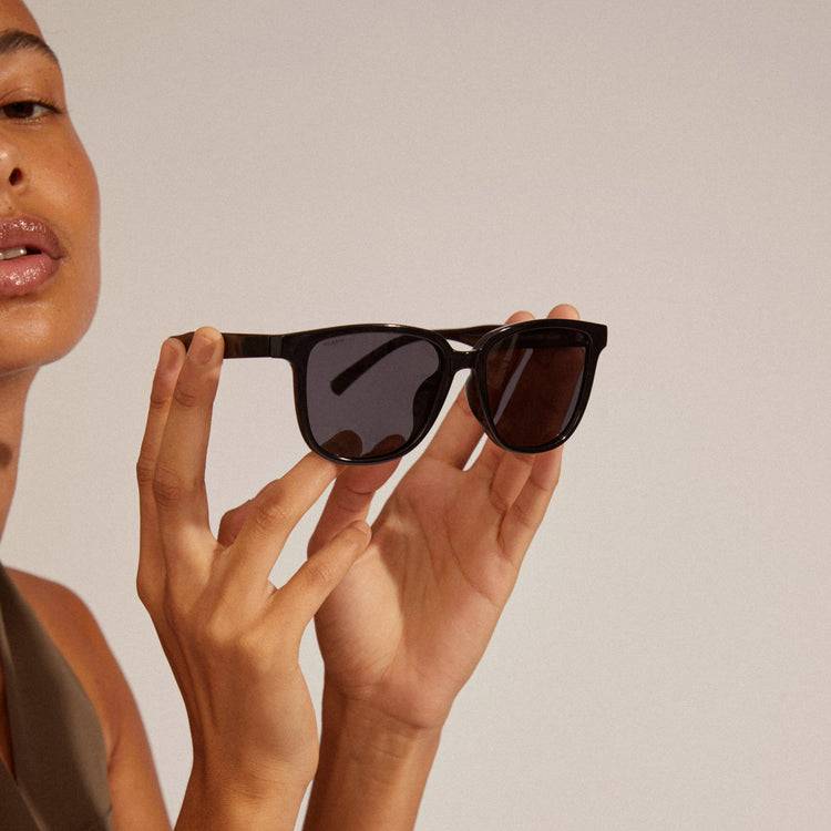 Pilgrim JAMILA recycelte Sonnenbrille schwarz Bis zu 65% Rabatt