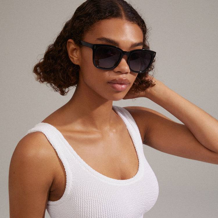 Pilgrim KATYA recycelte ikonische Retro-Sonnenbrille schwarz Nur für heute