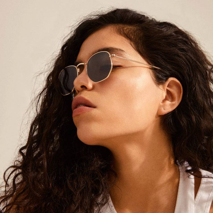 Pilgrim RYLAN Sonnenbrille Grau/Gold Riesige Rabatte