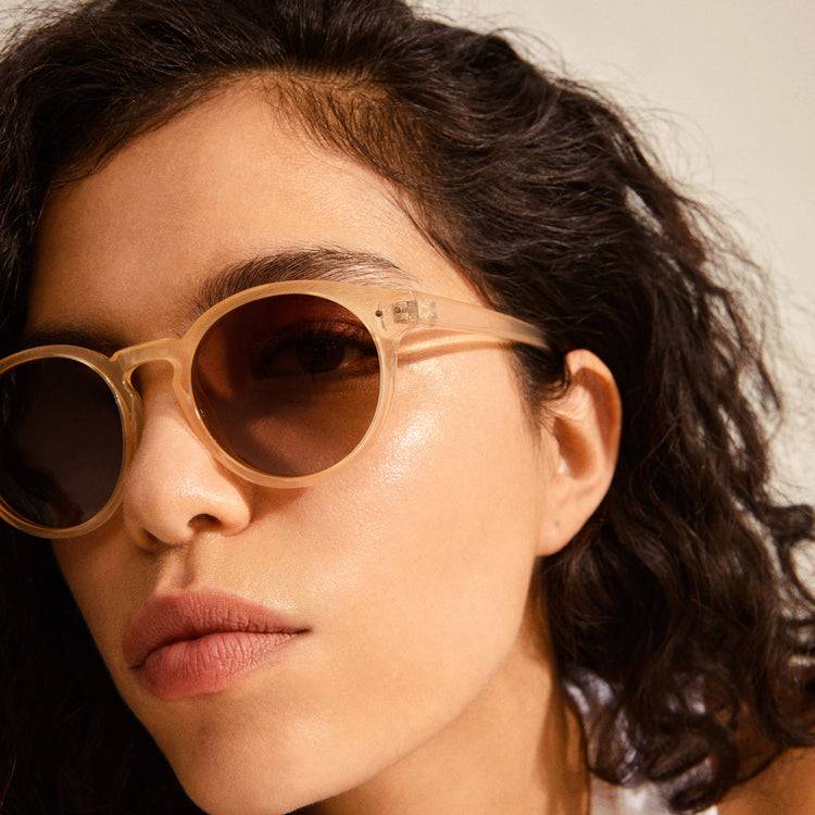 Pilgrim KYRIE klassische runde Sonnenbrille hellbeige Clearance-Verkauf