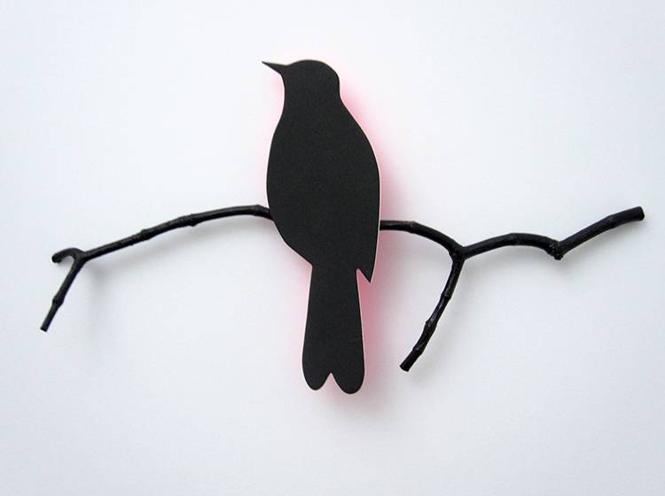 Renna Deluxe Drossel in Schwarz mit Glow in NeonPINK _ Wandobjekt Online Outlet