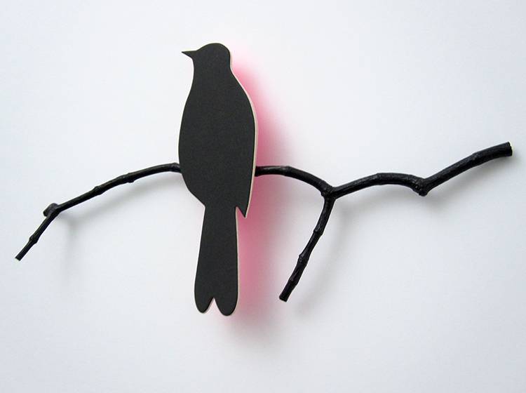 Renna Deluxe Drossel in Schwarz mit Glow in NeonPINK _ Wandobjekt Online Outlet
