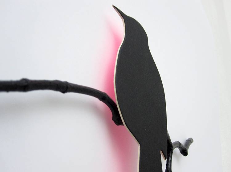Renna Deluxe Drossel in Schwarz mit Glow in NeonPINK _ Wandobjekt Online Outlet