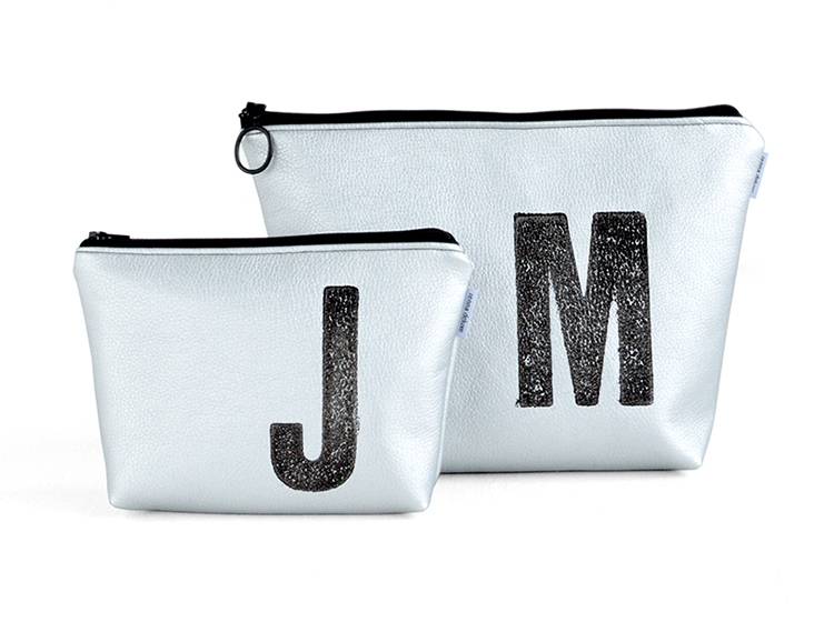 Renna Deluxe Kosmetiktasche Metallic SILBER mit Buchstabe Letzter Tag