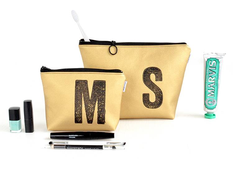 Renna Deluxe Waschtasche Metallic GOLD mit Buchstabe, vegan Speichern exportieren
