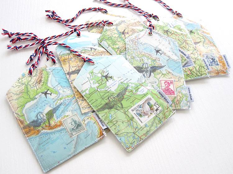 Renna Deluxe Atlas Gepäckanhänger aus Landkarten Im Verkauf