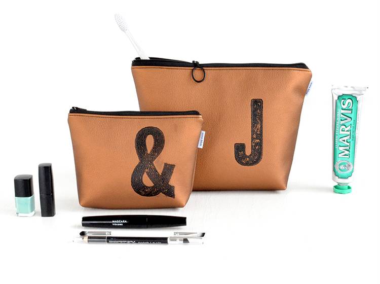 Renna Deluxe Kosmetiktasche Metallic BRONZE mit Buchstabe / vegan 2025