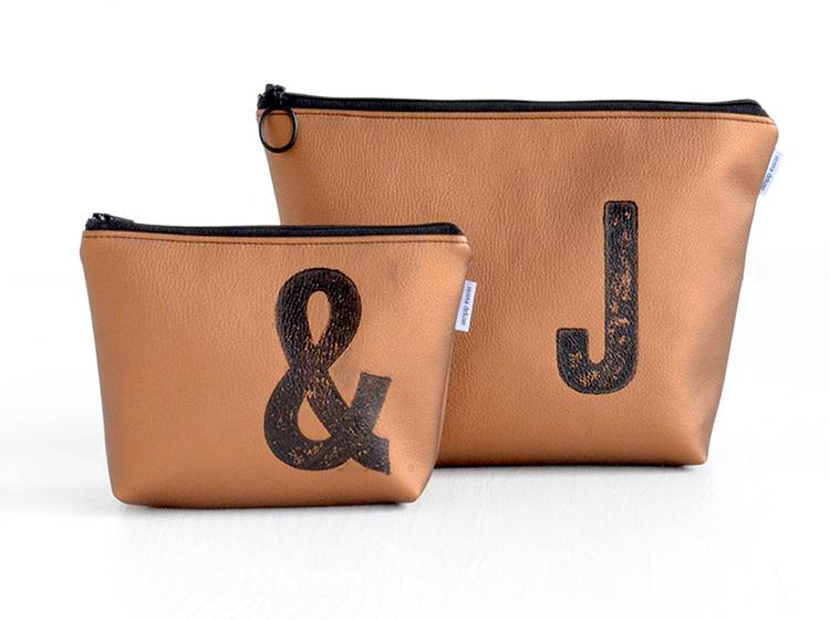 Renna Deluxe Kosmetiktasche Metallic BRONZE mit Buchstabe / vegan 2025