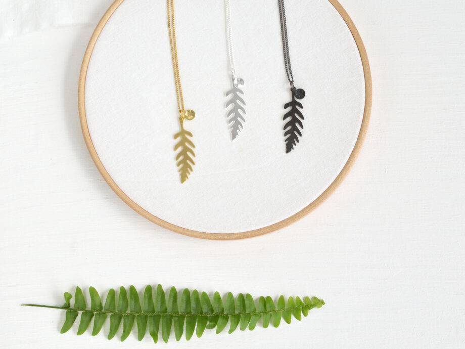 Renna Deluxe Goldende Kette mit Farn im Angebot